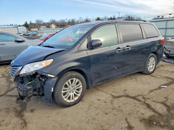5TDYZ3DC1HS816870 2017 TOYOTA SIENNA - Image 1