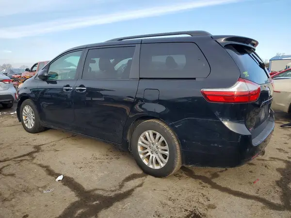 5TDYZ3DC1HS816870 2017 TOYOTA SIENNA - Image 2