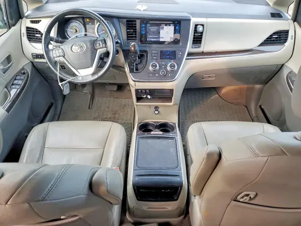 5TDYZ3DC1HS816870 2017 TOYOTA SIENNA - Image 8