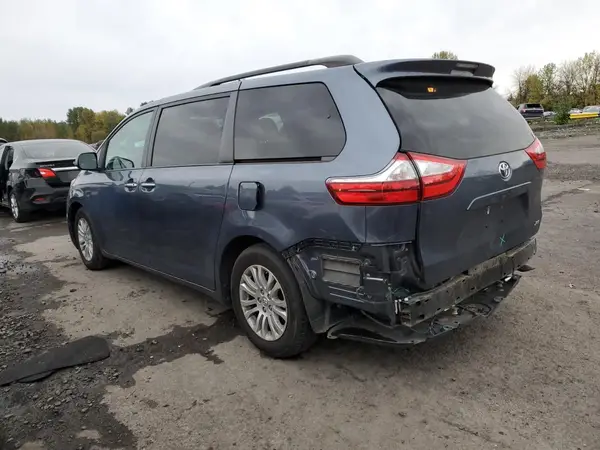 5TDYZ3DC1HS818022 2017 TOYOTA SIENNA - Image 2