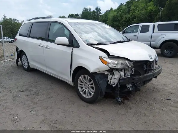 5TDYZ3DC1HS819073 2017 TOYOTA SIENNA - Image 1