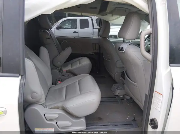5TDYZ3DC1HS819073 2017 TOYOTA SIENNA - Image 8
