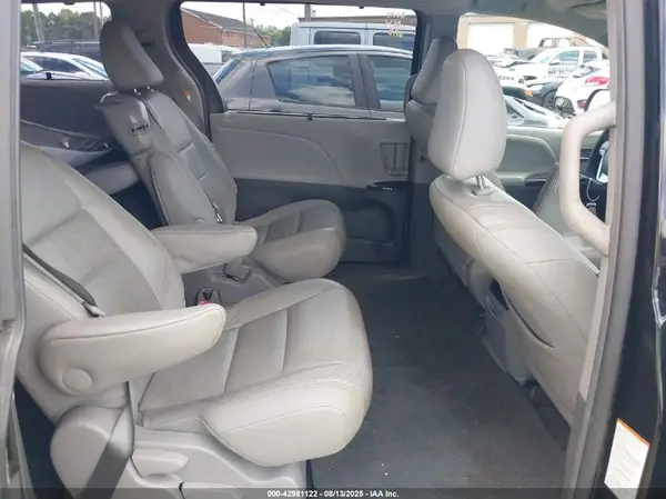 5TDYZ3DC1HS819543 2017 TOYOTA SIENNA - Image 8