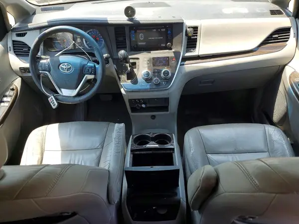 5TDYZ3DC1HS820238 2017 TOYOTA SIENNA - Image 8