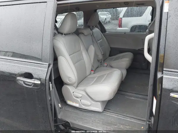 5TDYZ3DC1HS825228 2017 TOYOTA SIENNA - Image 8
