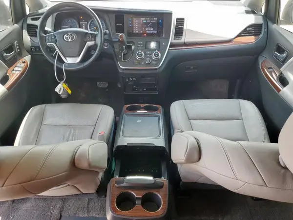 5TDYZ3DC1HS827867 2017 TOYOTA SIENNA - Image 8