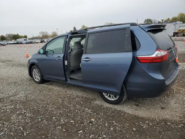 5TDYZ3DC1HS827917 2017 TOYOTA SIENNA - Image 2