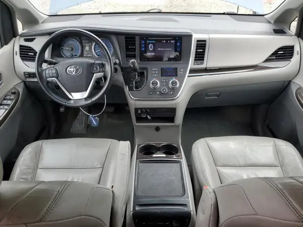 5TDYZ3DC1HS827917 2017 TOYOTA SIENNA - Image 8