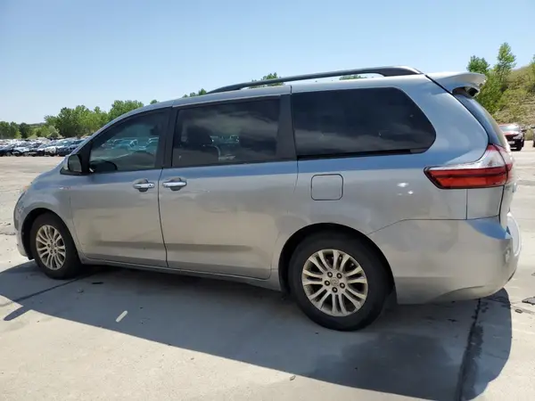 5TDYZ3DC1HS828999 2017 TOYOTA SIENNA - Image 2