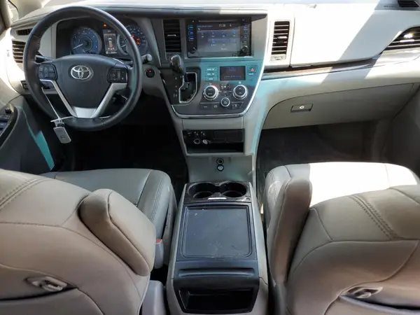 5TDYZ3DC1HS828999 2017 TOYOTA SIENNA - Image 8