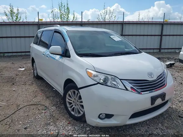 5TDYZ3DC1HS829344 2017 TOYOTA SIENNA - Image 1