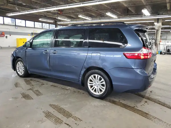 5TDYZ3DC1HS834902 2017 TOYOTA SIENNA - Image 2