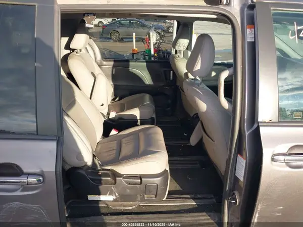 5TDYZ3DC1HS837766 2017 TOYOTA SIENNA - Image 8