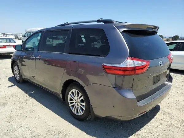 5TDYZ3DC1HS838612 2017 TOYOTA SIENNA - Image 2