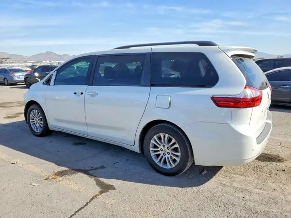 5TDYZ3DC1HS839341 2017 TOYOTA SIENNA - Image 2