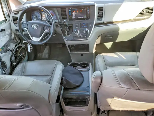 5TDYZ3DC1HS839341 2017 TOYOTA SIENNA - Image 8