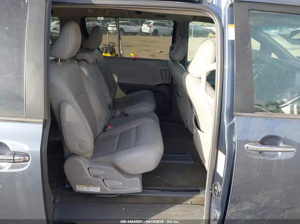 5TDYZ3DC1HS839792 2017 TOYOTA SIENNA - Image 8