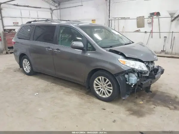 5TDYZ3DC1HS843034 2017 TOYOTA SIENNA - Image 1
