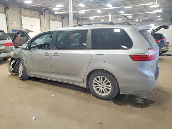 5TDYZ3DC1HS852140 2017 TOYOTA SIENNA - Image 2