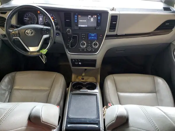 5TDYZ3DC1HS853031 2017 TOYOTA SIENNA - Image 8