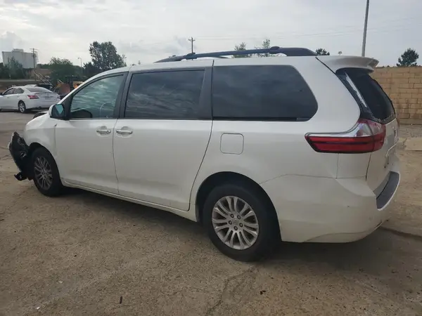 5TDYZ3DC1HS855359 2017 TOYOTA SIENNA - Image 2