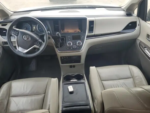 5TDYZ3DC1HS855359 2017 TOYOTA SIENNA - Image 8