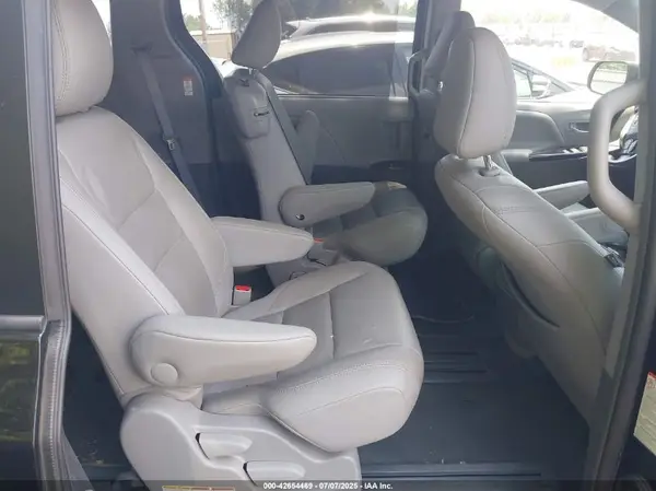 5TDYZ3DC1HS855894 2017 TOYOTA SIENNA - Image 8