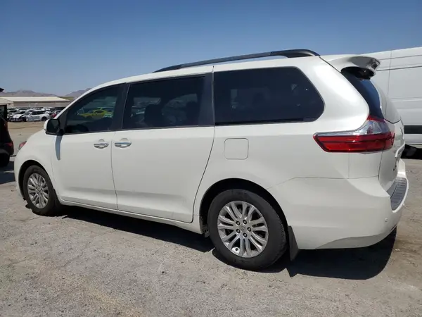 5TDYZ3DC1HS860254 2017 TOYOTA SIENNA - Image 2