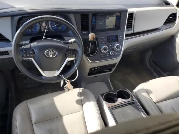 5TDYZ3DC1HS860433 2017 TOYOTA SIENNA - Image 8