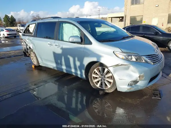 5TDYZ3DC1HS861713 2017 TOYOTA SIENNA - Image 1