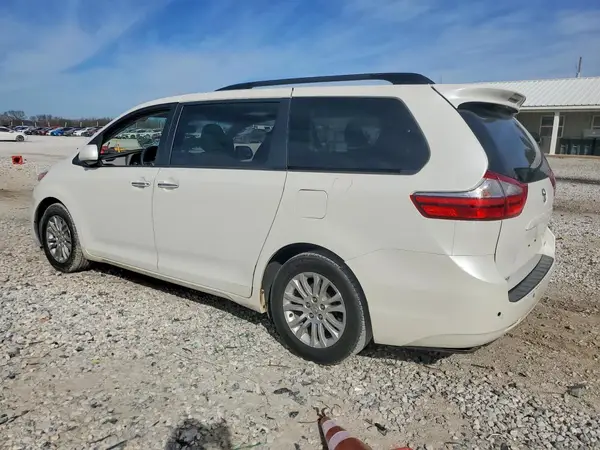 5TDYZ3DC1HS862490 2017 TOYOTA SIENNA - Image 2