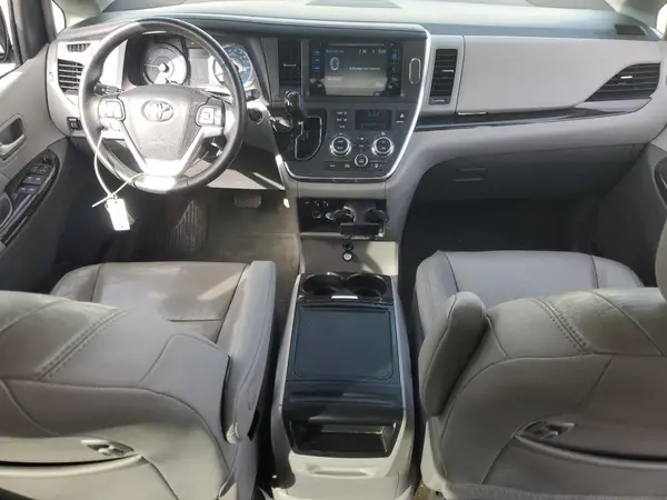 5TDYZ3DC1HS862490 2017 TOYOTA SIENNA - Image 8