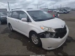 5TDYZ3DC1HS869410 2017 TOYOTA SIENNA