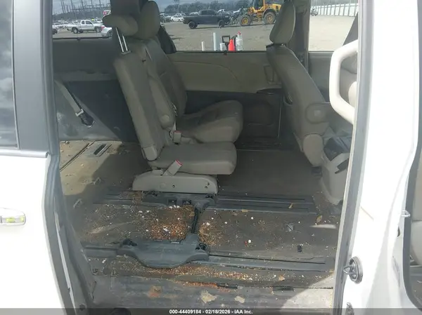 5TDYZ3DC1HS869410 2017 TOYOTA SIENNA - Image 8