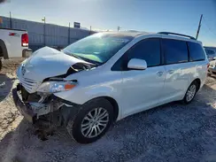 5TDYZ3DC1HS878477 2017 TOYOTA SIENNA