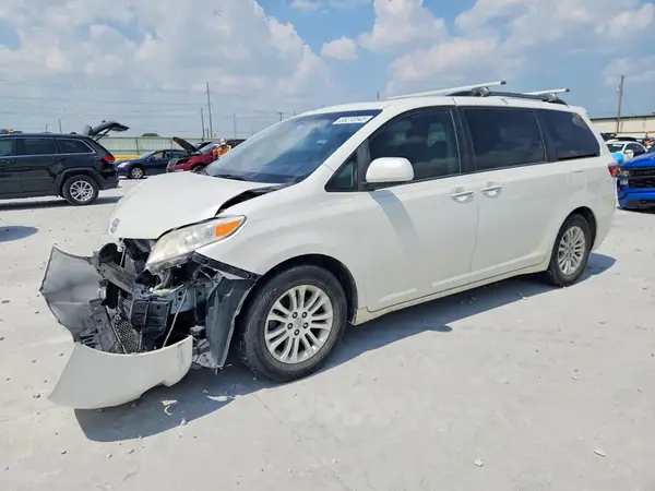5TDYZ3DC1HS878768 2017 TOYOTA SIENNA - Image 1