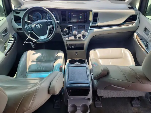 5TDYZ3DC1HS878768 2017 TOYOTA SIENNA - Image 8