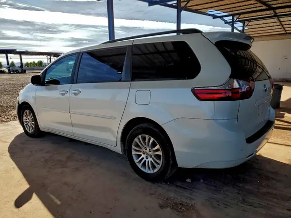 5TDYZ3DC1HS880374 2017 TOYOTA SIENNA - Image 2