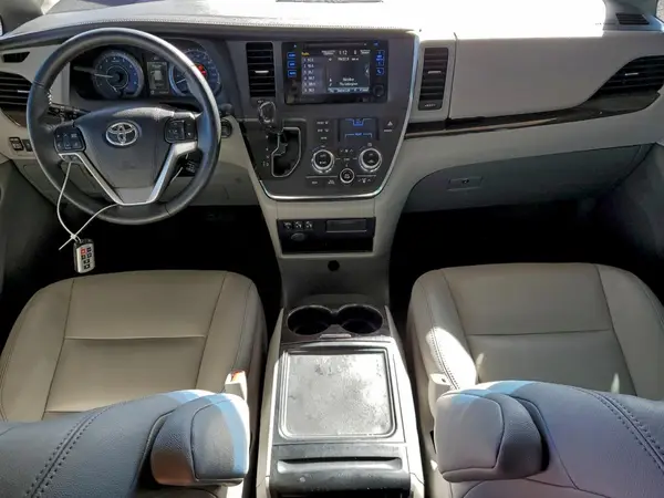 5TDYZ3DC1HS880374 2017 TOYOTA SIENNA - Image 8