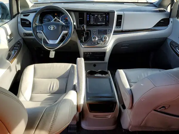 5TDYZ3DC1HS880696 2017 TOYOTA SIENNA - Image 8