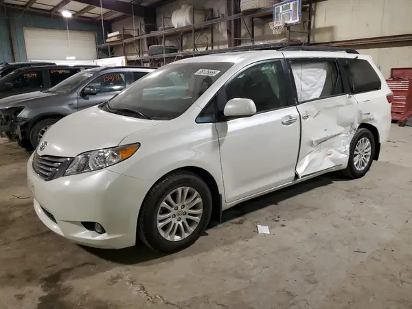 5TDYZ3DC1HS881430 2017 TOYOTA SIENNA - Image 1