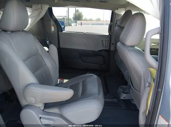 5TDYZ3DC1HS882853 2017 TOYOTA SIENNA - Image 8