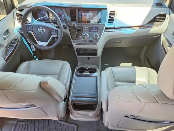 5TDYZ3DC1HS883288 2017 TOYOTA SIENNA - Image 8