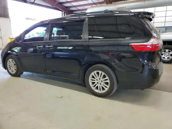 5TDYZ3DC1HS884652 2017 TOYOTA SIENNA - Image 2