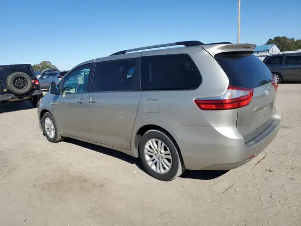 5TDYZ3DC1HS885185 2017 TOYOTA SIENNA - Image 2