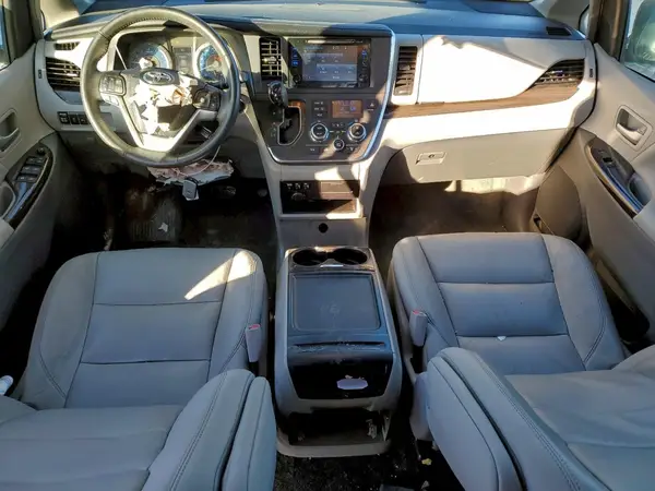 5TDYZ3DC1HS886868 2017 TOYOTA SIENNA - Image 8