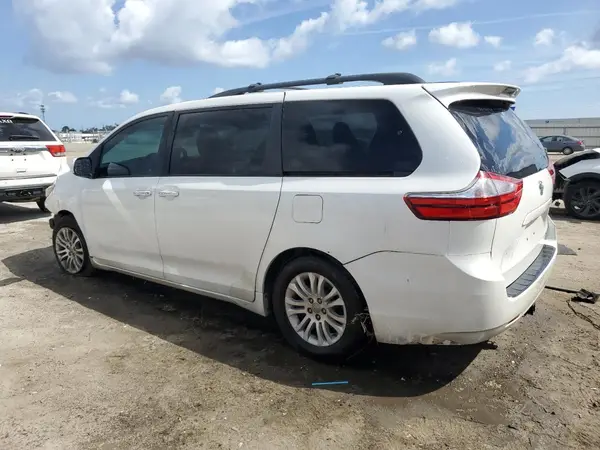 5TDYZ3DC1HS887910 2017 TOYOTA SIENNA - Image 2