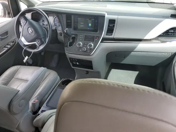 5TDYZ3DC1HS887910 2017 TOYOTA SIENNA - Image 8
