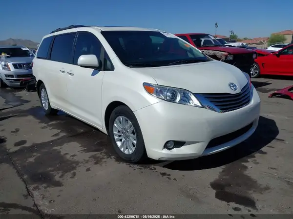 5TDYZ3DC1HS889513 2017 TOYOTA SIENNA - Image 1