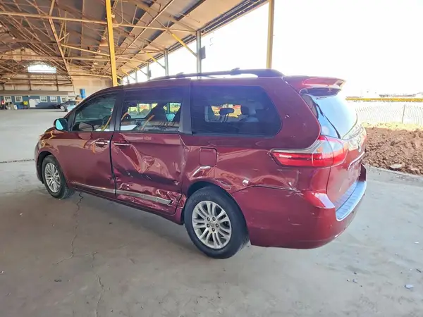 5TDYZ3DC1HS889818 2017 TOYOTA SIENNA - Image 2